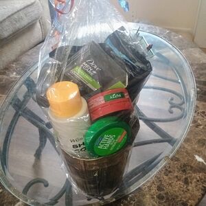 Men’s Grooming Gift Basket – Brand Name Toiletries –